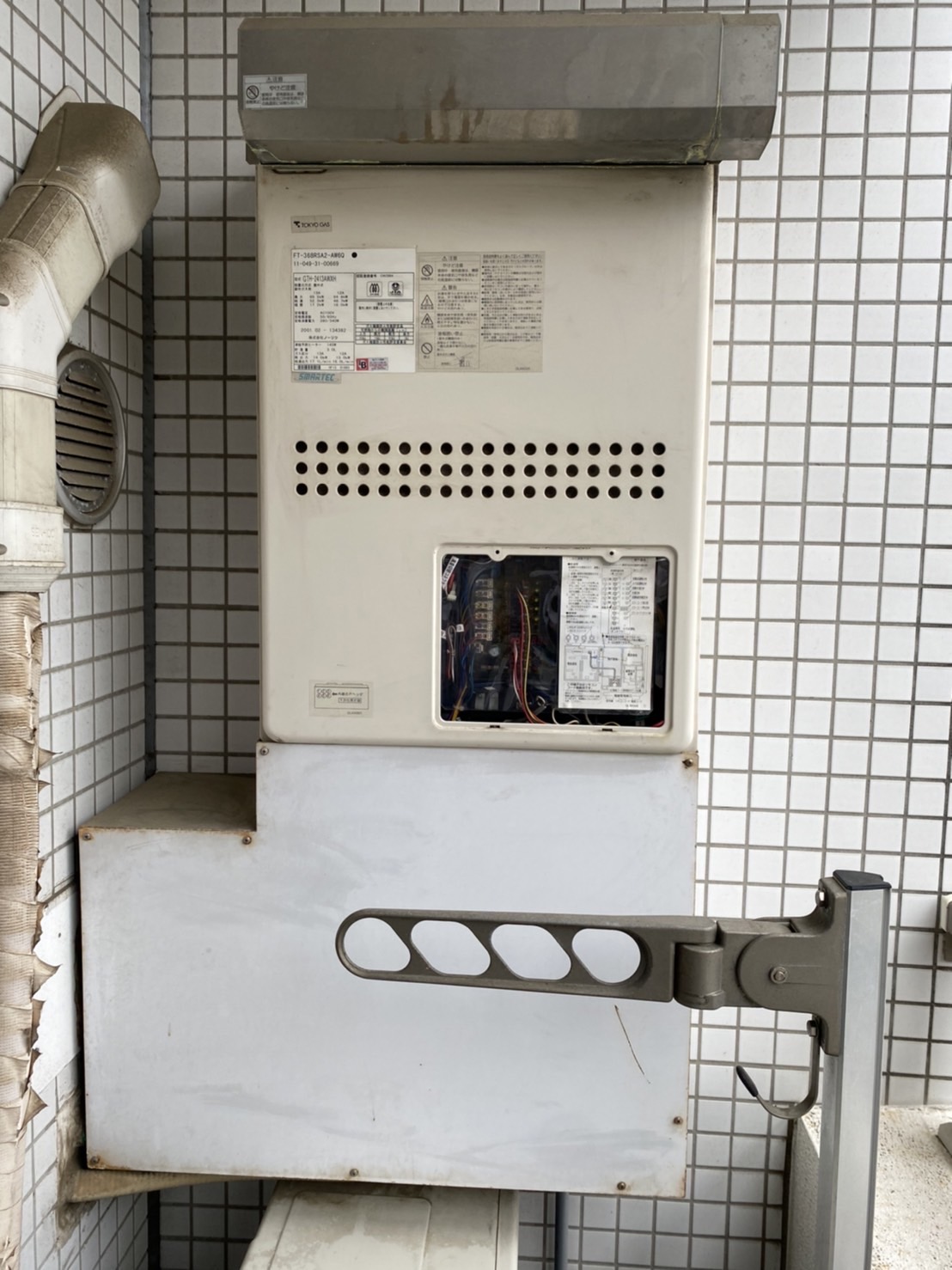 東京都目黒区 N様 都市ガス ノーリツ給湯器 GTH-2444AWX3H-1 BL 24号フルオート給湯暖房給湯器 交換工事 交換前