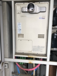 東京都東大和市 M様 都市ガス リンナイエコジョーズ RUFH-E2405AT2-3(A) 24号フルオート給湯暖房給湯器 交換工事 交換前