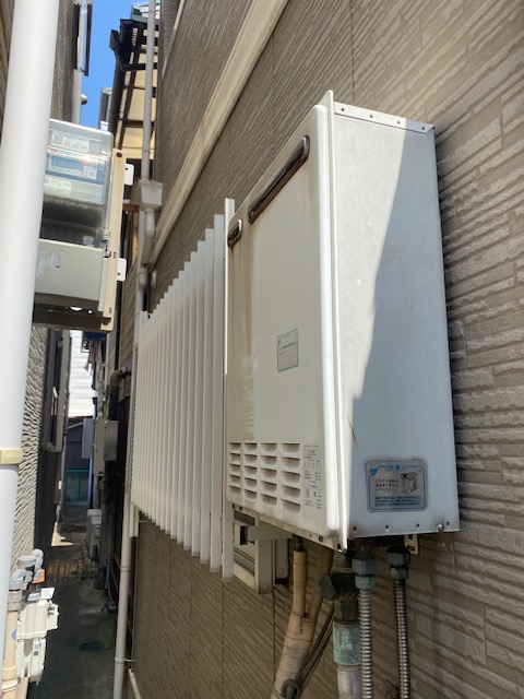 大阪府大阪市住之江区 T様 都市ガス ノーリツエコジョーズ GT-C2462AWX-2 BL 24号フルオート追焚付給湯器 交換工事 交換前