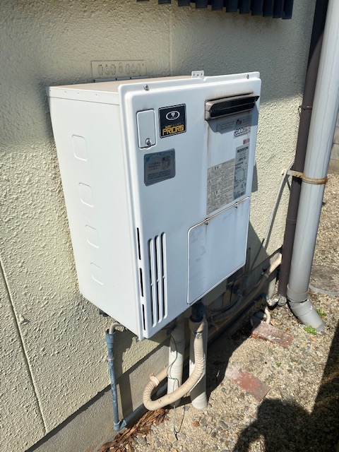 兵庫県加古川市 F様 都市ガス ノーリツエコジョーズ GT-C2462SAWX-2 BL  24号オート追焚付給湯器交換工事 交換前