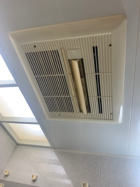 大阪府四條畷市 S様 ノーリツ 温水式浴室暖房換気乾燥機（天井カセット形・標準タイプ） BDV-4106AUKNC-J3-BL 交換工事 交換前