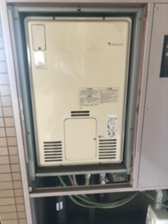 神奈川県川崎市多摩区 A様 都市ガス リンナイ給湯器 RUFH-A2400AU2-3 24号フルオート給湯暖房給湯器 交換工事 交換前