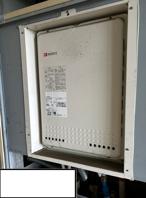 東京都江戸川区 O様 都市ガス ノーリツ給湯器 GT-2470SAW-H BL 24号オート追焚付給湯器 交換工事 交換前