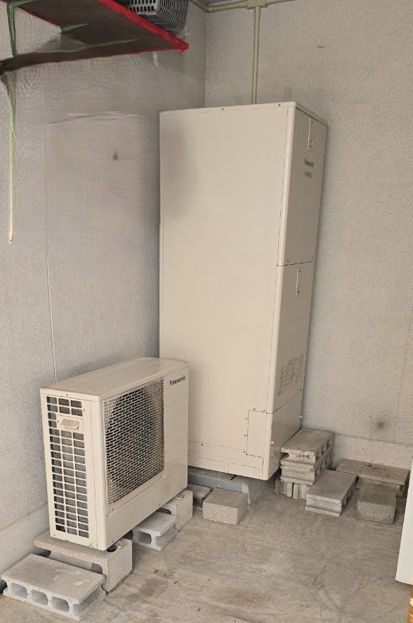 大阪府大阪市住之江 F様 パナソニックエコキュートHE-SU37LQS 角型 370Lフルオート 交換工事 交換前