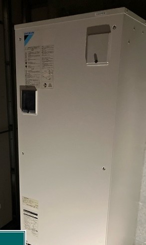東京都中央区 I様 ダイキンエコキュート EQN37YFVE 370L角型フルオート耐塩害　交換工事 交換前