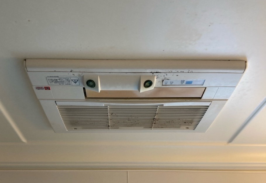 東京都大田区 K様 リンナイ ミスト付天井形浴室暖房乾燥機コンパクト RBHM-C3302K1P 交換工事 交換前