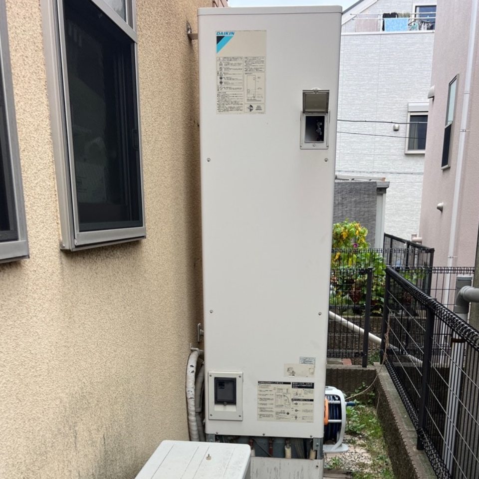 横浜市鶴見区 Y様 ダイキン エコキュート EQN37ZFV 交換工事 交換前
