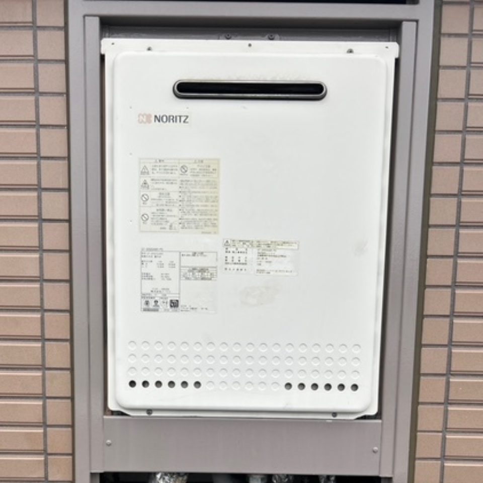 東京都品川区 E様 ノーリツ GT-2070SAW-1 BL 20号オート追焚付給湯器 交換工事 交換前