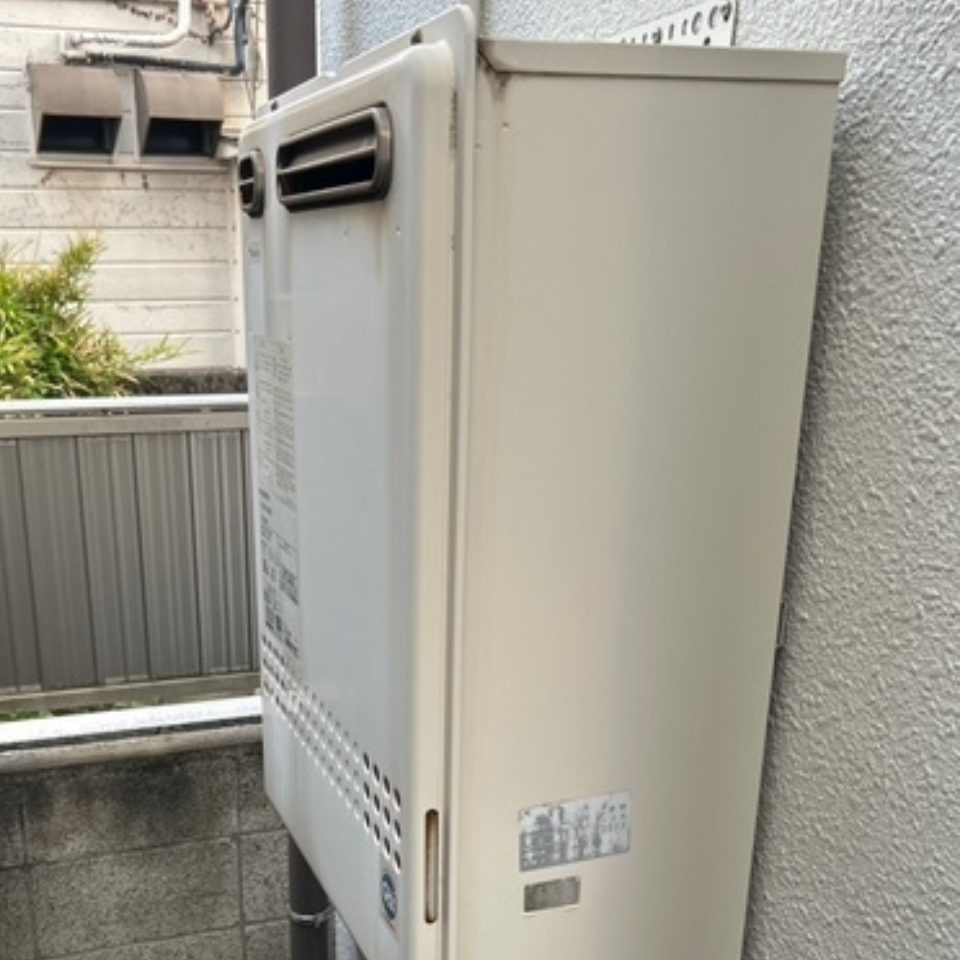 東京都品川区 F様 ノーリツ GT-C2072SAW-1 BL 20号オート追焚付給湯器(エコジョーズ)交換工事 交換前