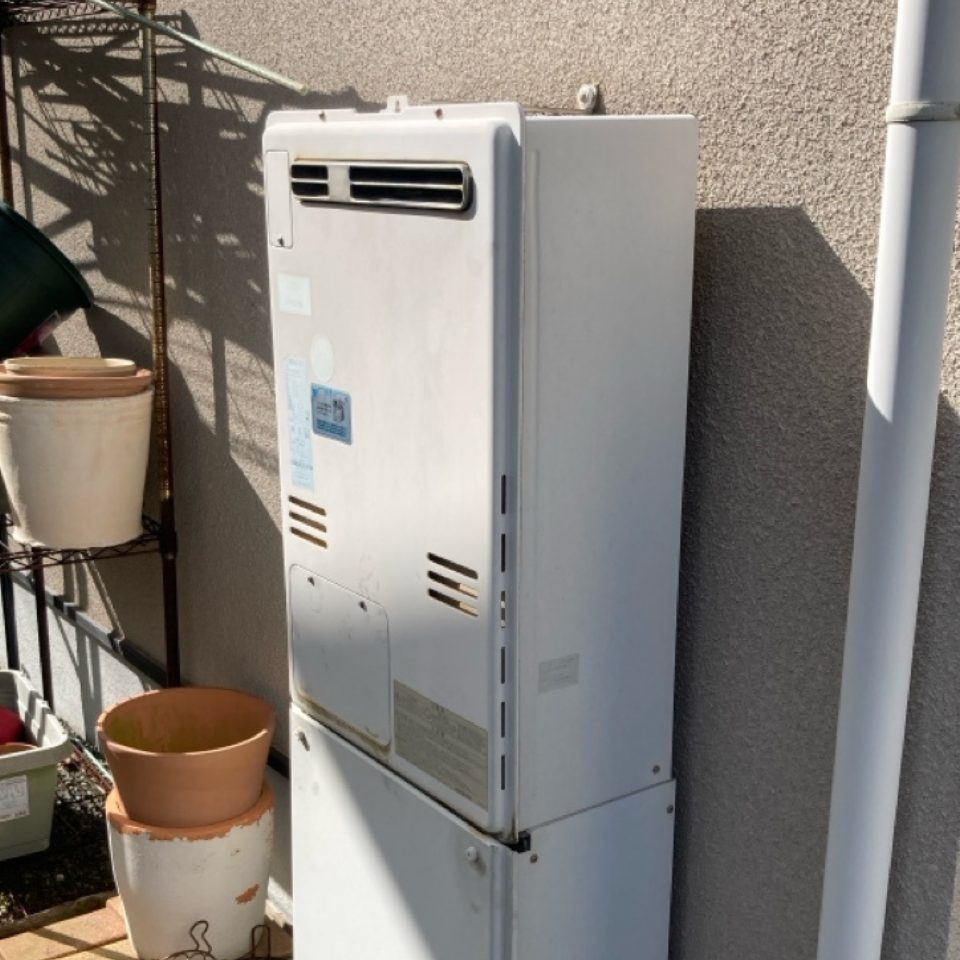 兵庫県神戸市 S様 リンナイ RUFH-E2407SAW2-3(A) 給湯暖房給湯器交換工事 交換前