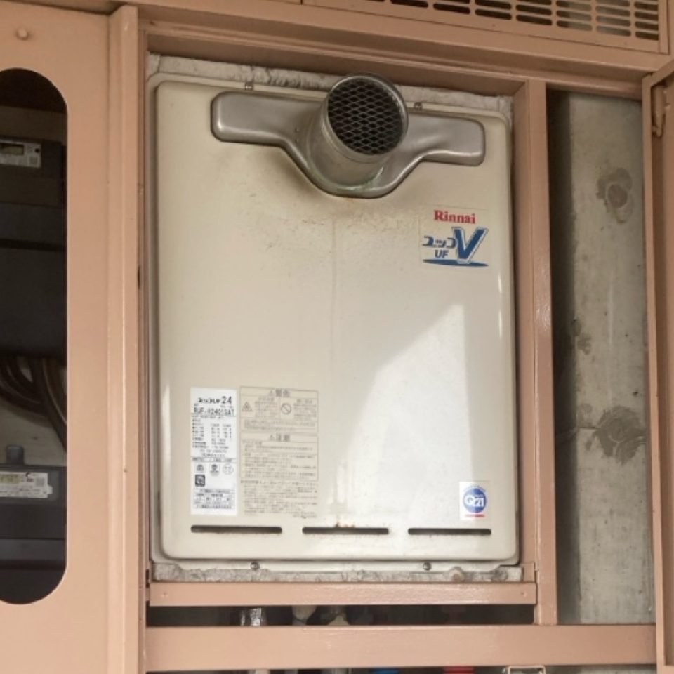 千葉県柏市 W様 リンナイ RUF-A2405SAT-L(C) 給湯器交換工事 交換前