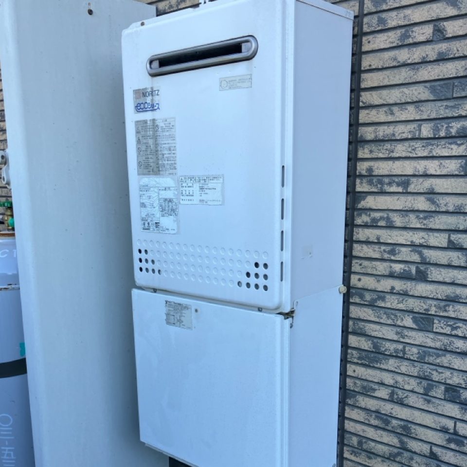 東京都稲城市 H様 ノーリツ GT-C2472AW-1 BL 24号フルオート追焚付給湯器 (エコジョーズ) 交換工事 交換前