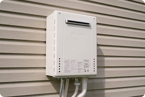 住宅の外壁面に設置された給湯器